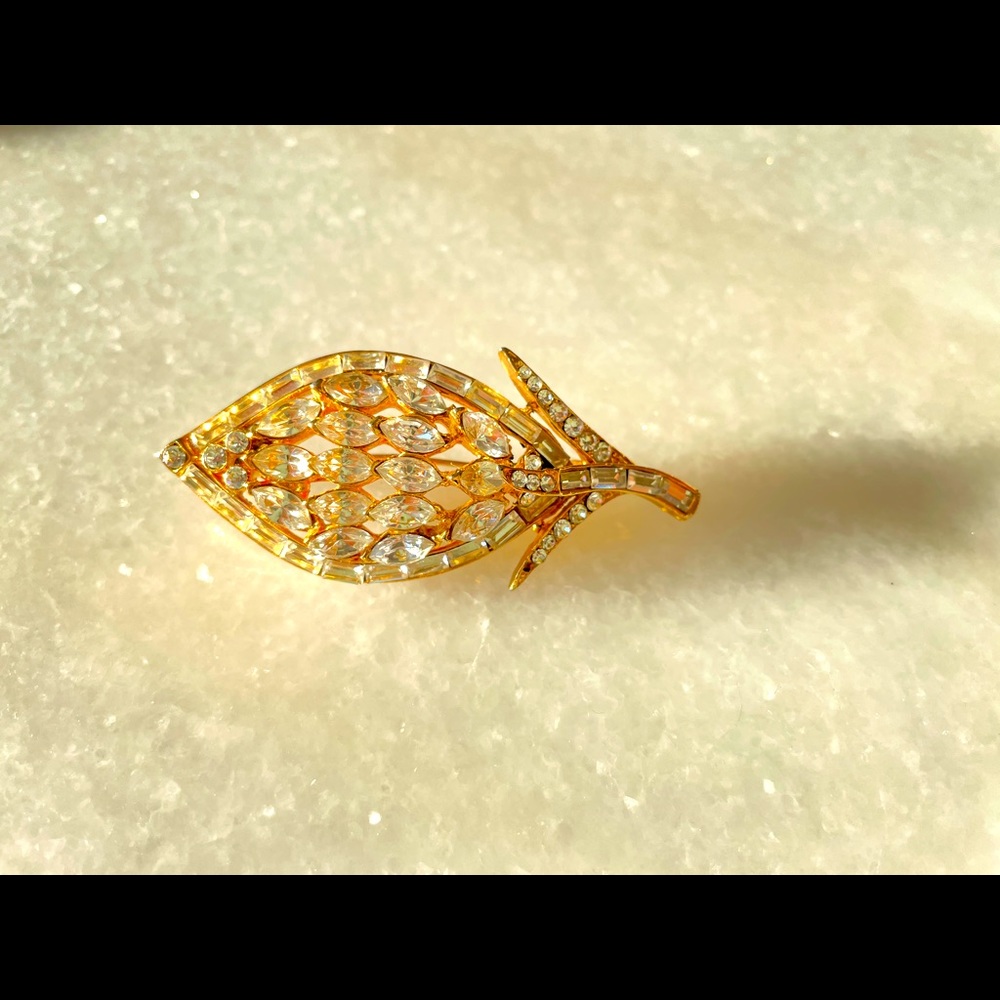 NEW Brooch